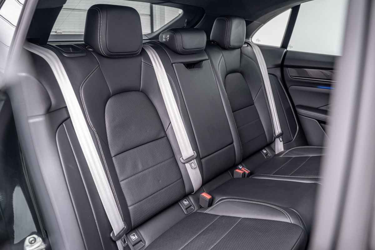 Porsche Macan Turbo Electric (H2)