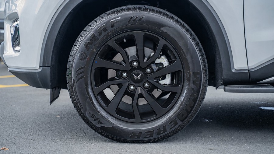 2025 Mahindra Scorpio 6