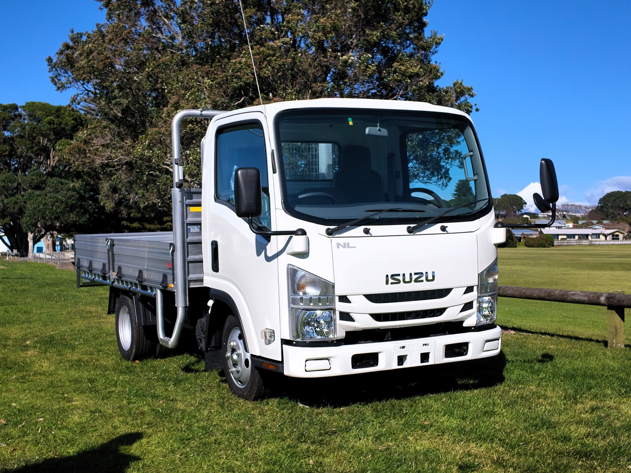 2026 Isuzu NLR250 N Series NLR250 AMT Traypack
