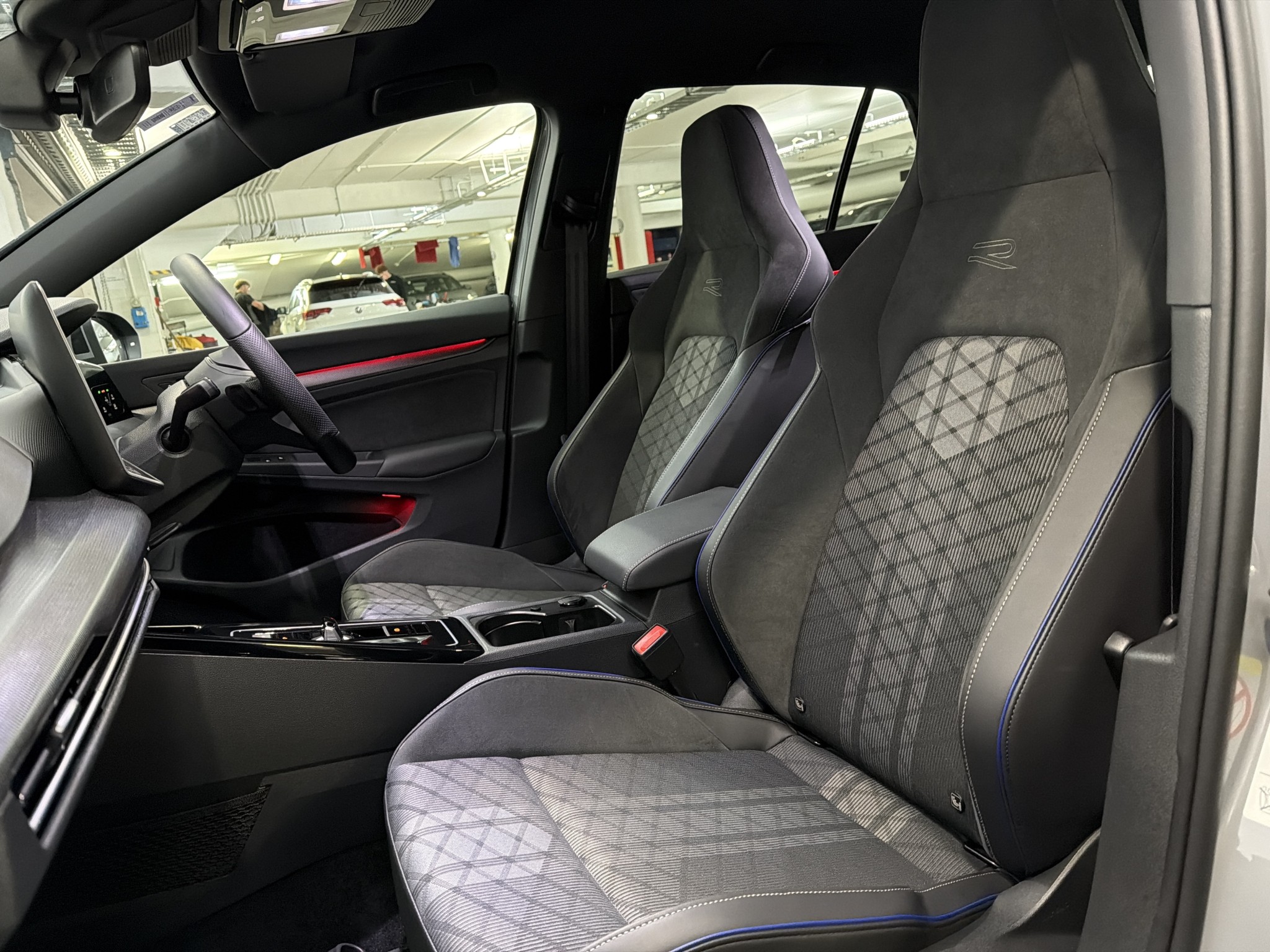 Volkswagen Golf 8.5 R-LINE