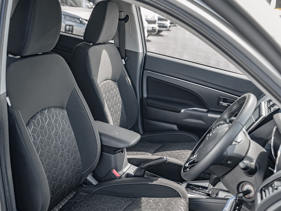 2025 Mitsubishi ASX 8