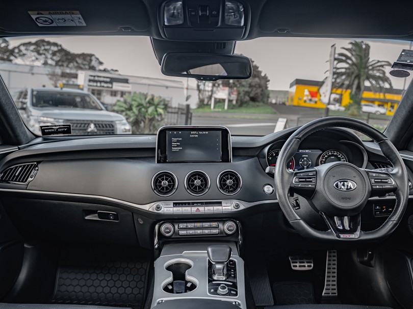 2018 Kia Stinger 14