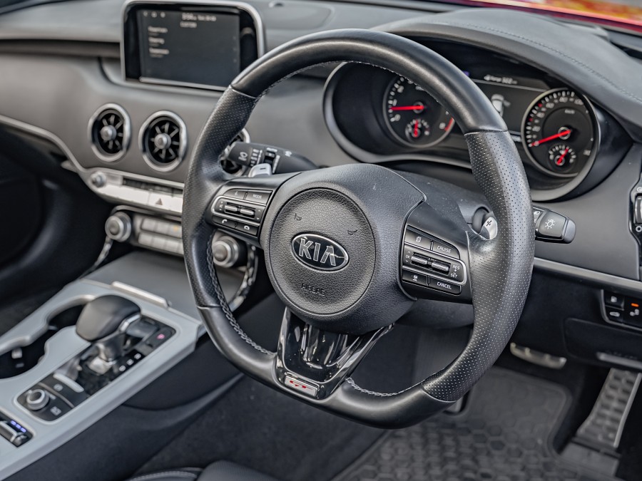 2018 Kia Stinger 9