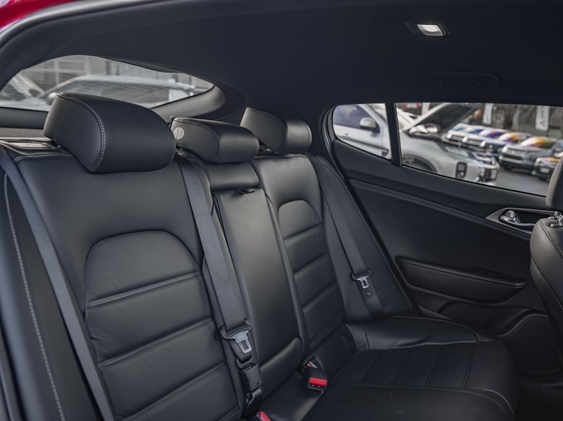 2018 Kia Stinger 17