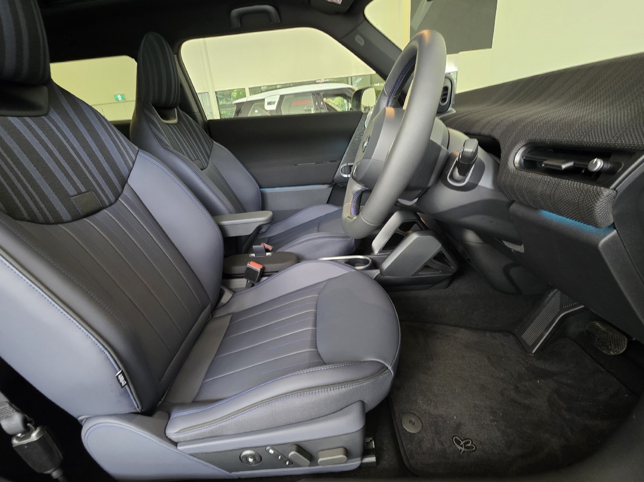 MINI Cooper SE Paul Smith Edition