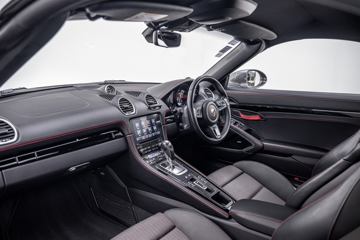 Porsche 718 Boxster T (982)