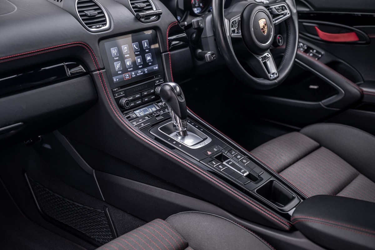 Porsche 718 Boxster T (982)
