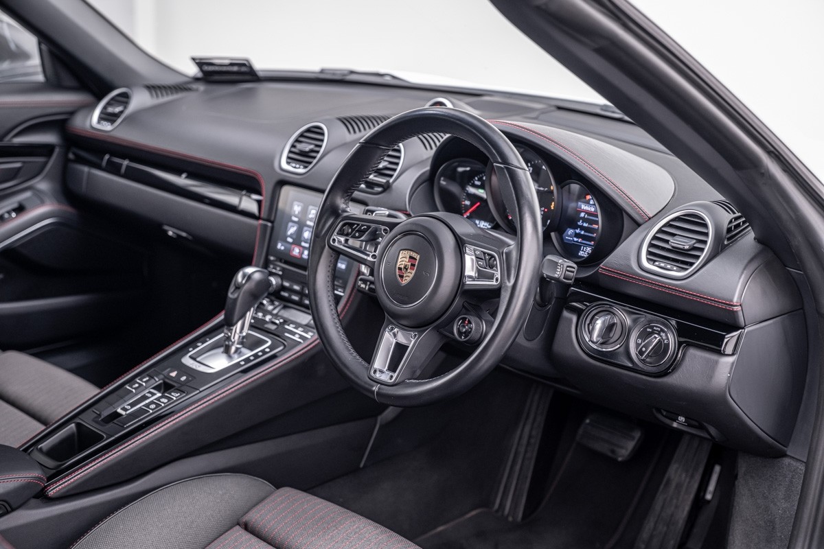 Porsche 718 Boxster T (982)