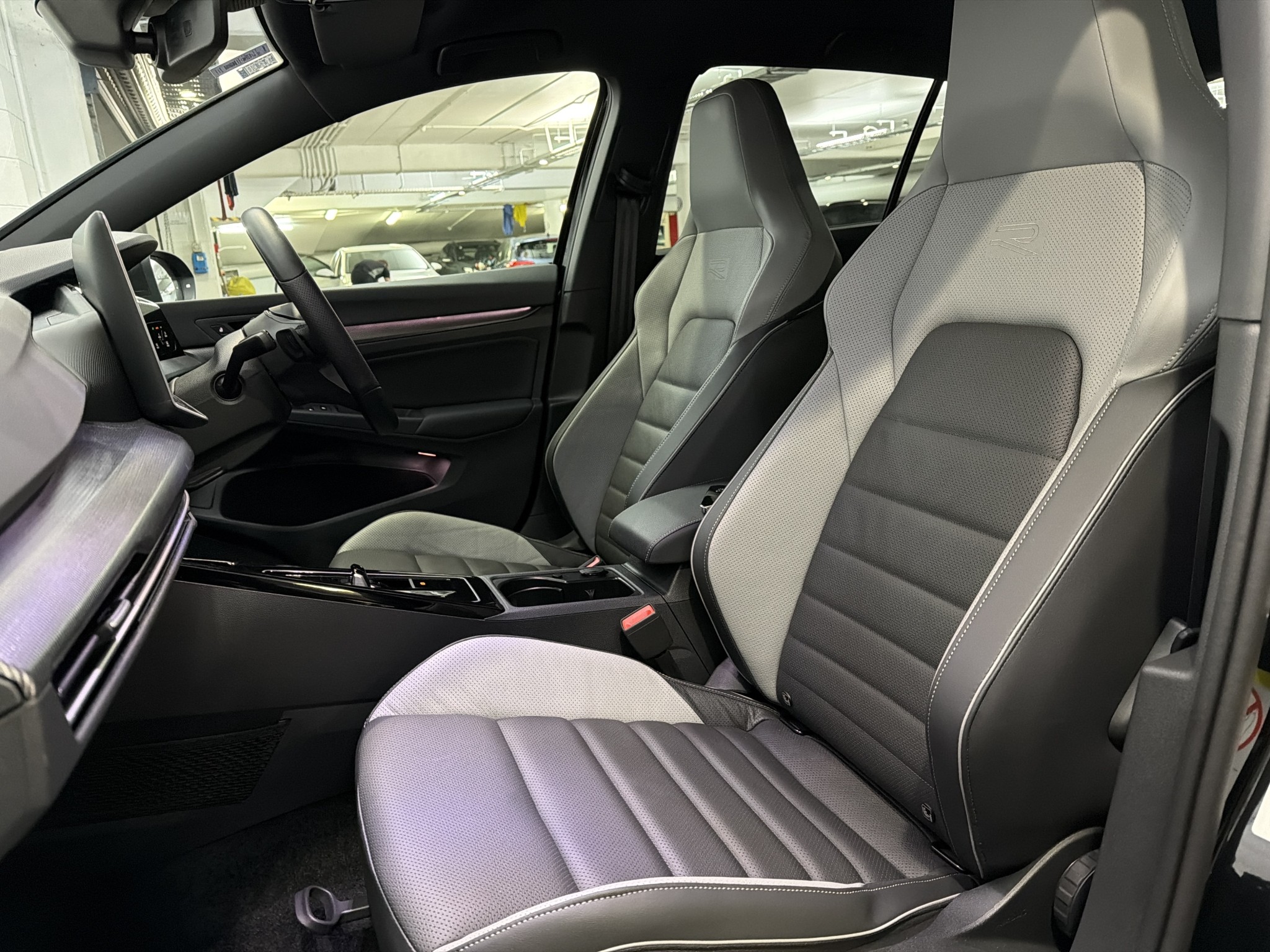 Volkswagen Golf 8.5 R-LINE