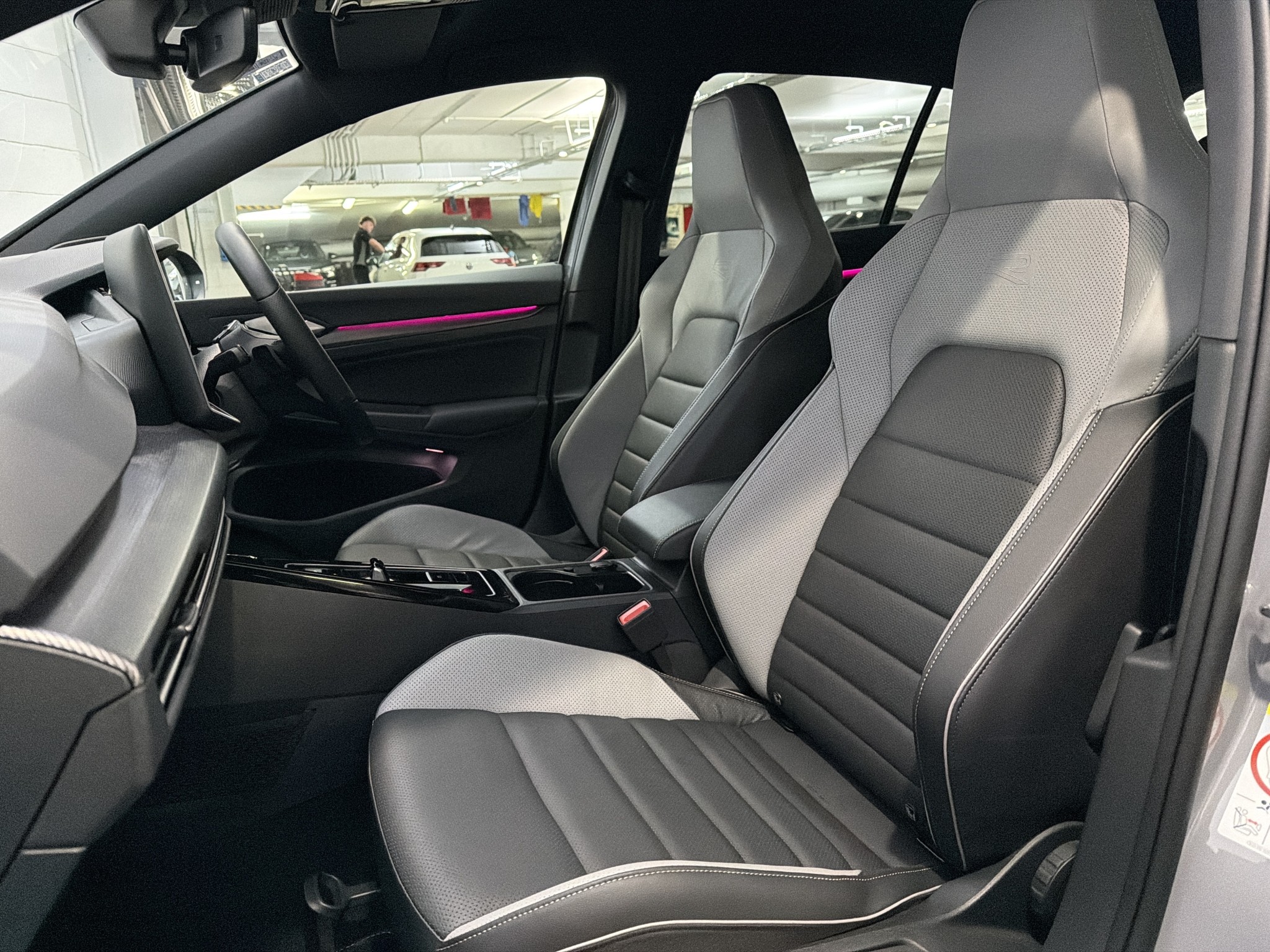 Volkswagen Golf 8.5 R-LINE
