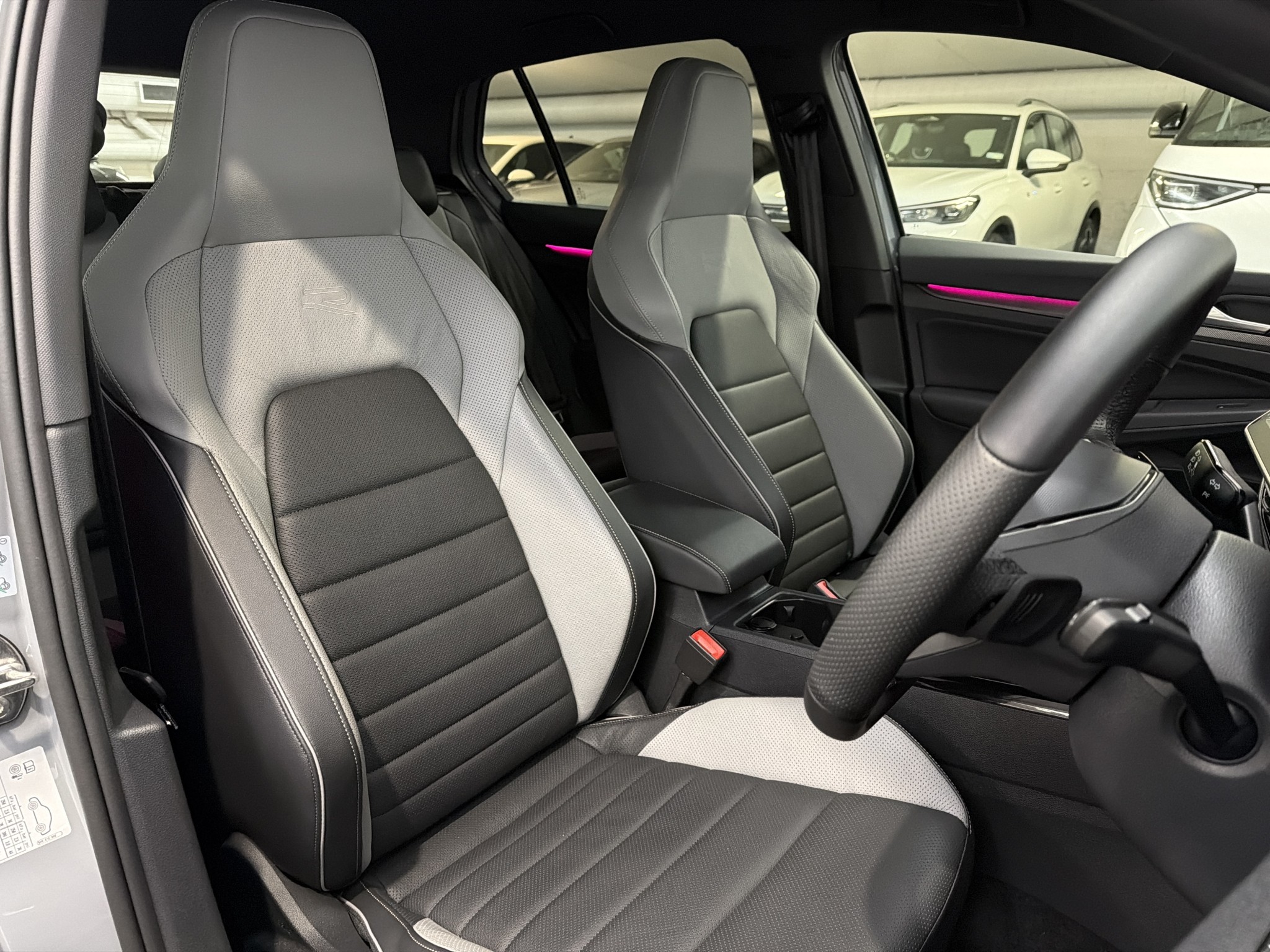 Volkswagen Golf 8.5 R-LINE
