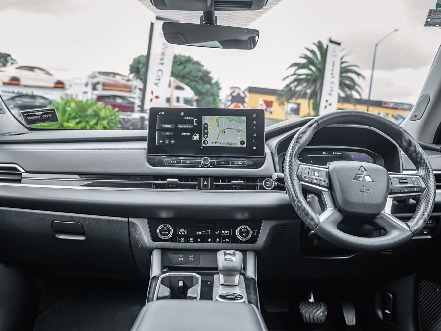 2025 Mitsubishi Outlander 14