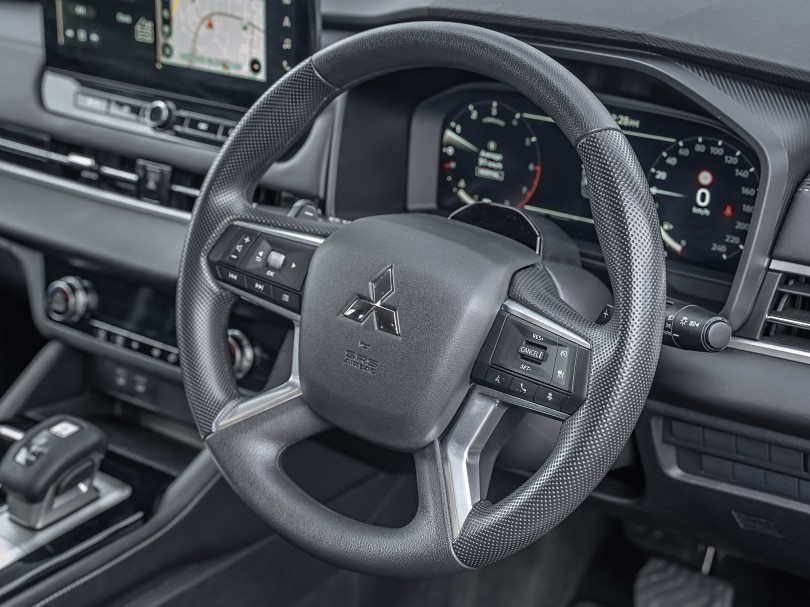 2025 Mitsubishi Outlander 9