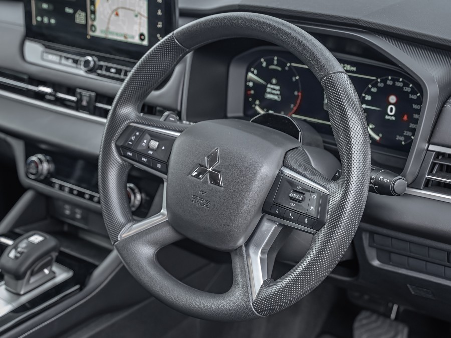 2025 Mitsubishi Outlander 9