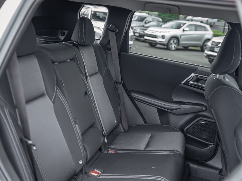 2025 Mitsubishi Outlander 17