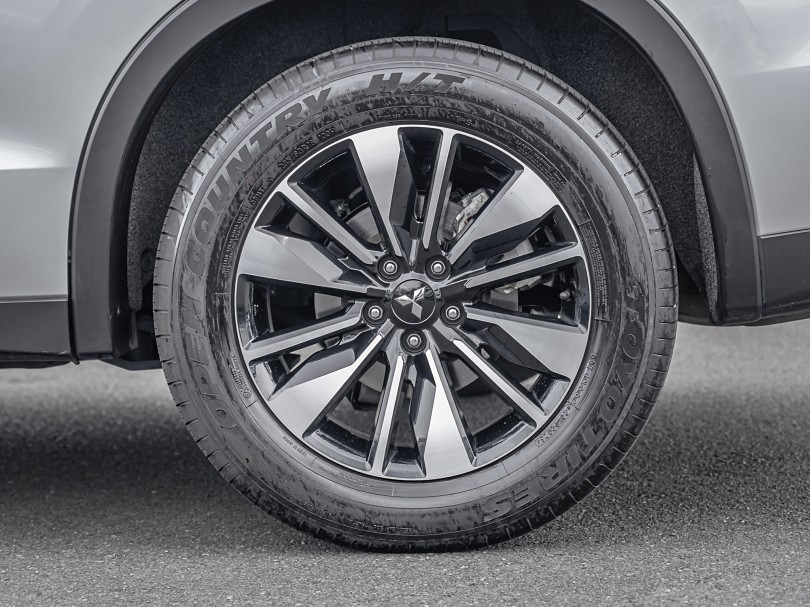2025 Mitsubishi Outlander 7