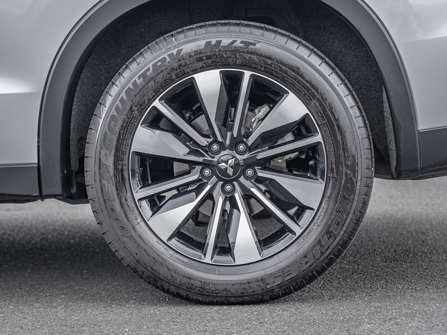 2025 Mitsubishi Outlander 7