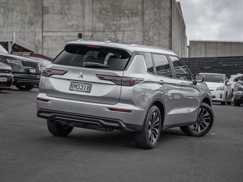2025 Mitsubishi Outlander 2