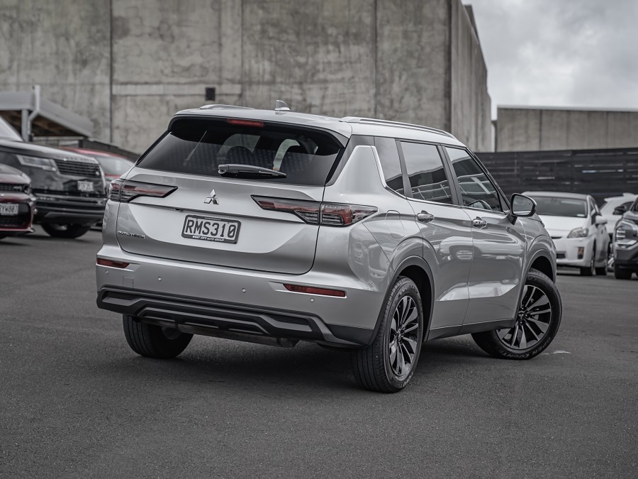 2025 Mitsubishi Outlander 2