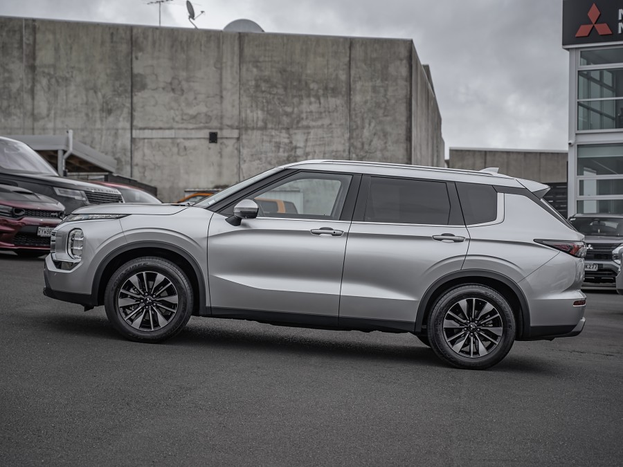 2025 Mitsubishi Outlander 5