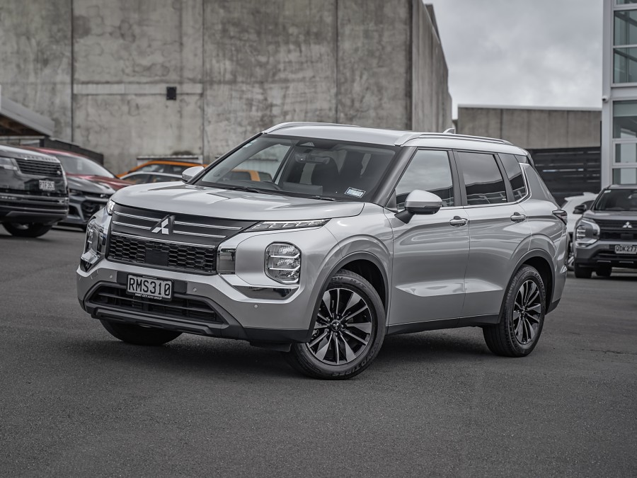 2025 Mitsubishi Outlander 1