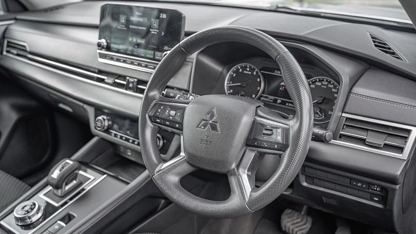 2023 Mitsubishi Outlander 9