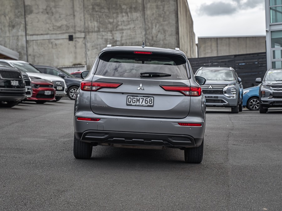 2023 Mitsubishi Outlander 4
