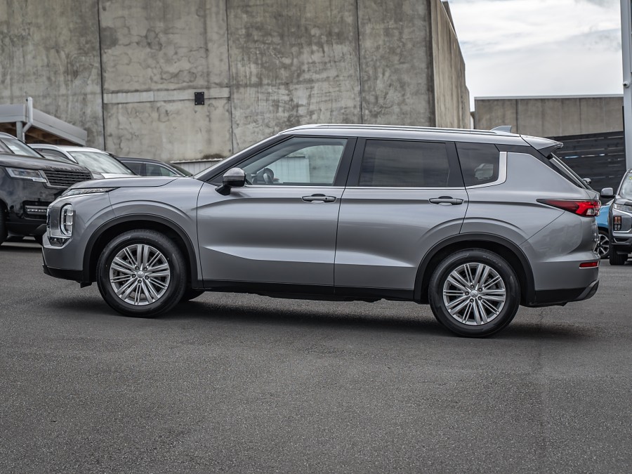 2023 Mitsubishi Outlander 5