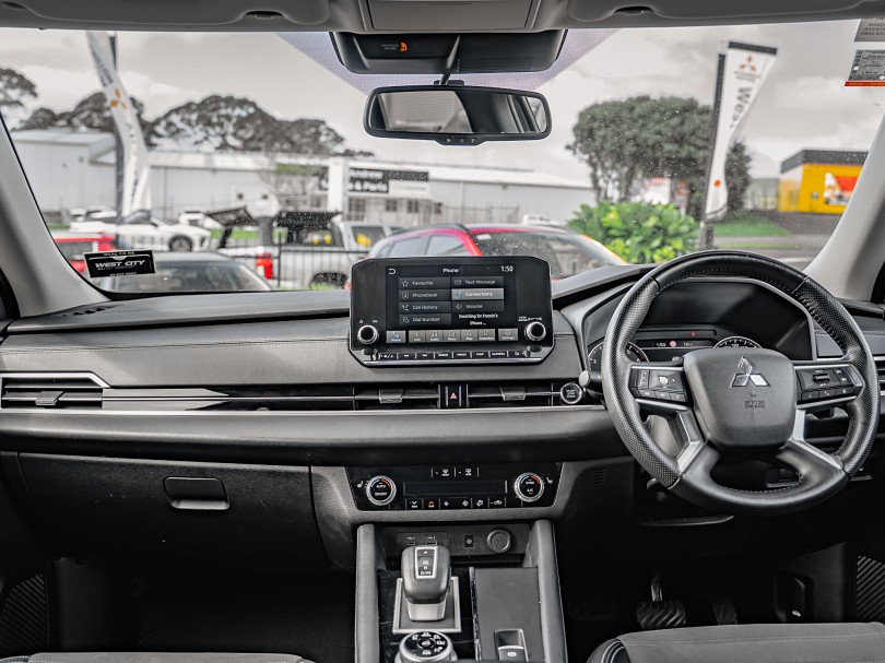 2023 Mitsubishi Outlander 10