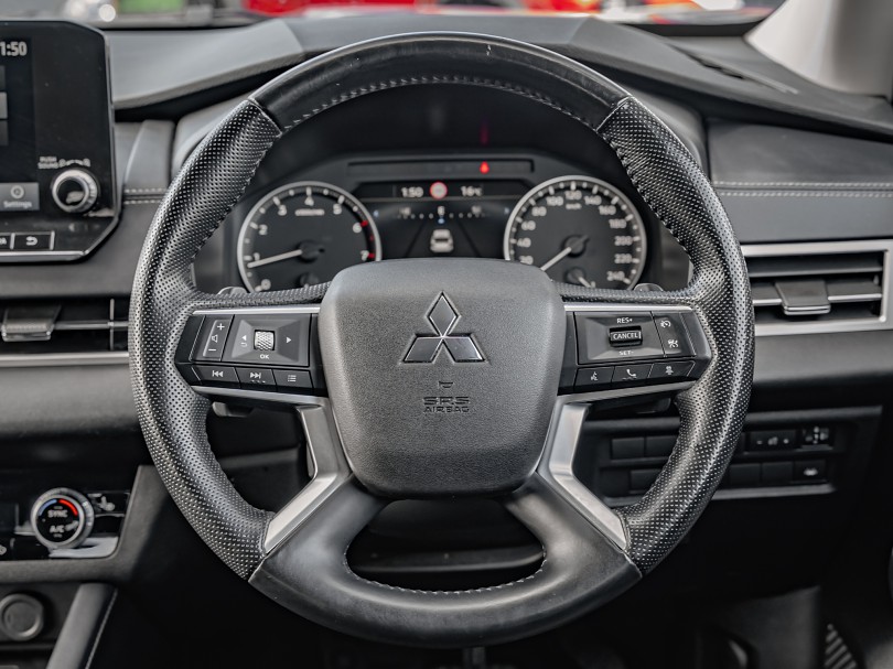 2023 Mitsubishi Outlander 11