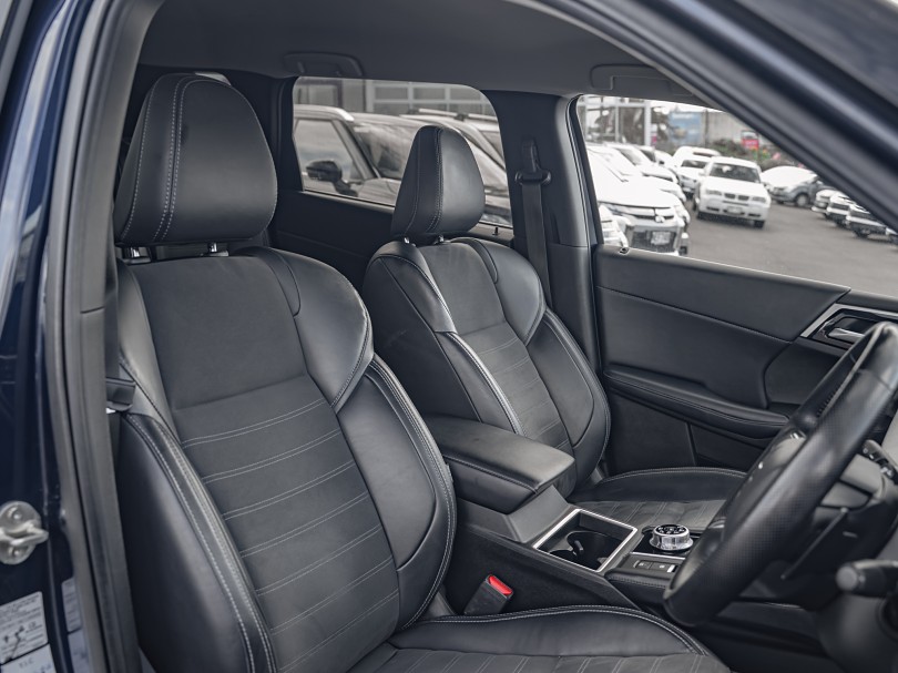 2023 Mitsubishi Outlander 8