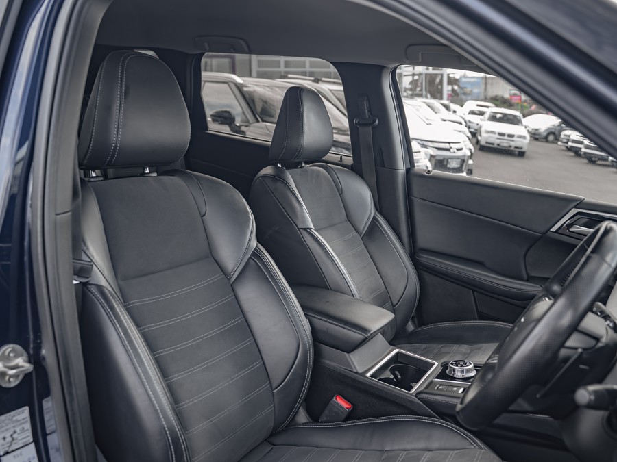 2023 Mitsubishi Outlander 8