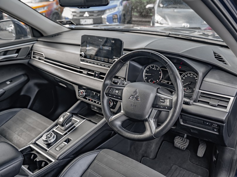 2023 Mitsubishi Outlander 9