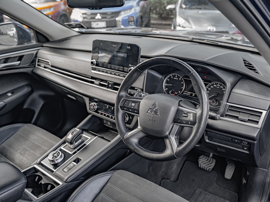 2023 Mitsubishi Outlander 9