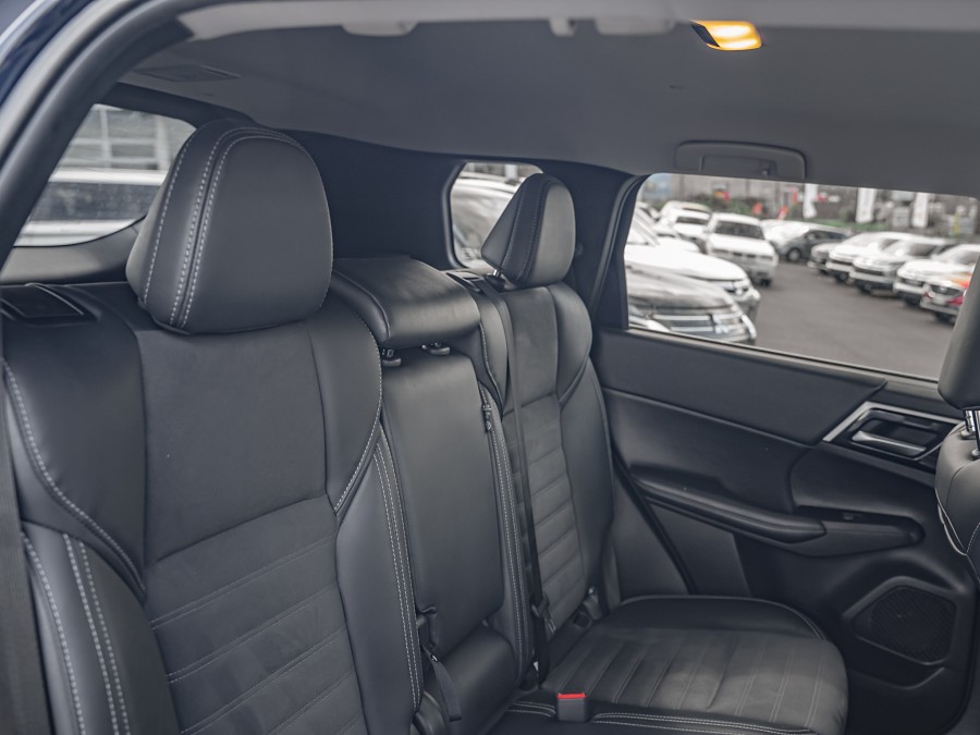 2023 Mitsubishi Outlander 17