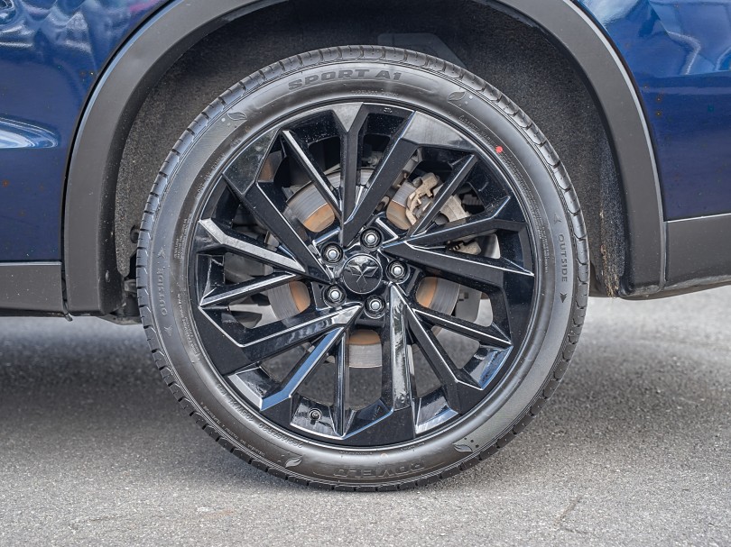 2023 Mitsubishi Outlander 7