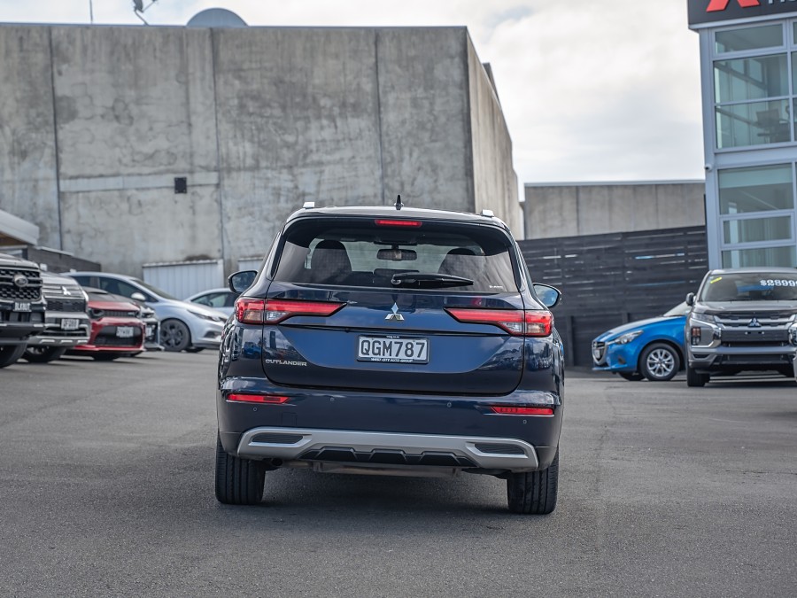 2023 Mitsubishi Outlander 4