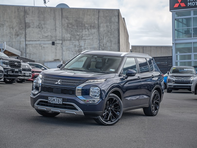2023 Mitsubishi Outlander 1
