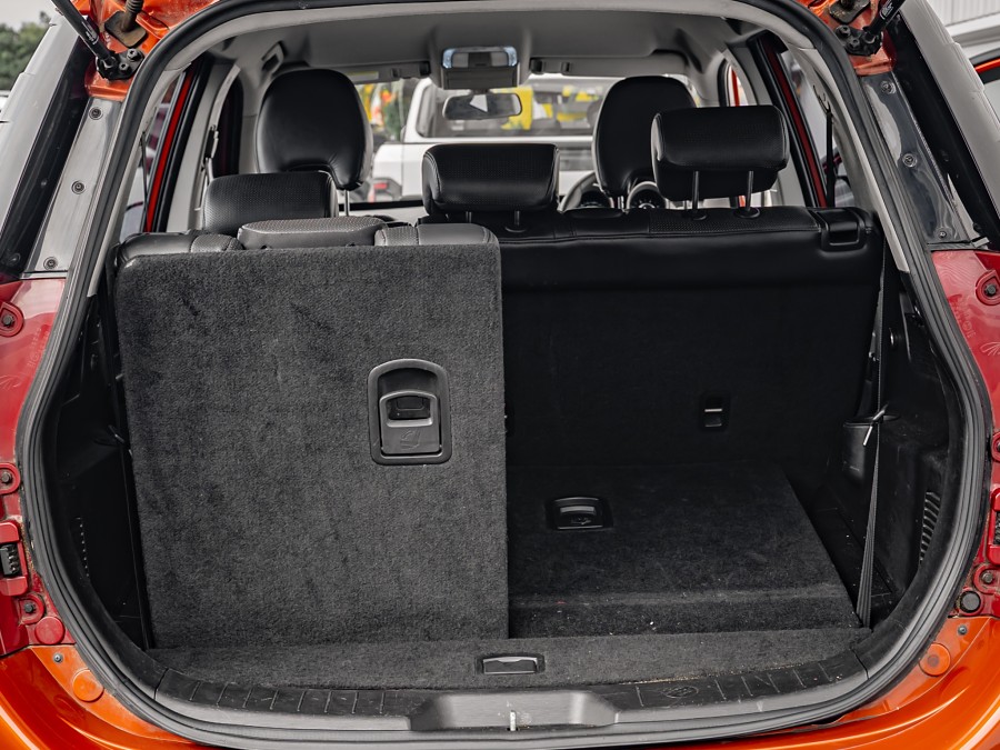 2018 Mahindra XUV500 17