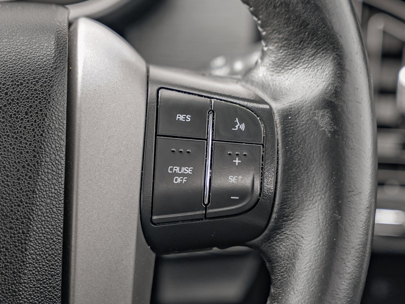 2018 Mahindra XUV500 11