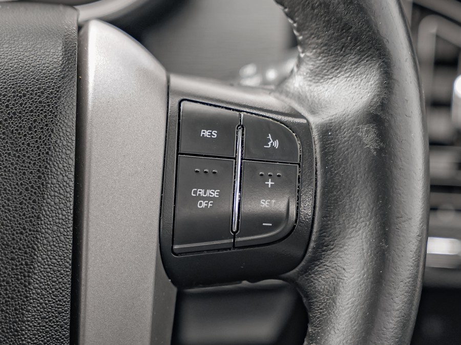 2018 Mahindra XUV500 11