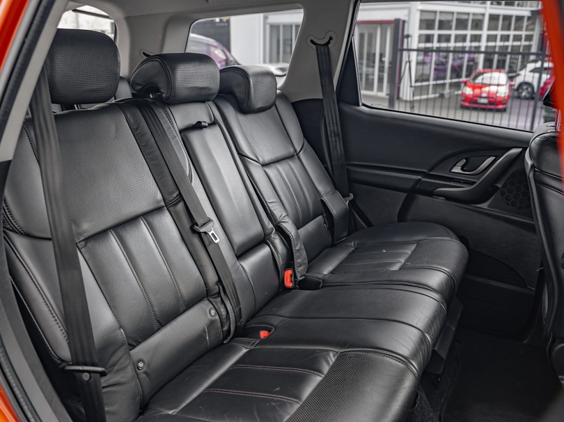 2018 Mahindra XUV500 16