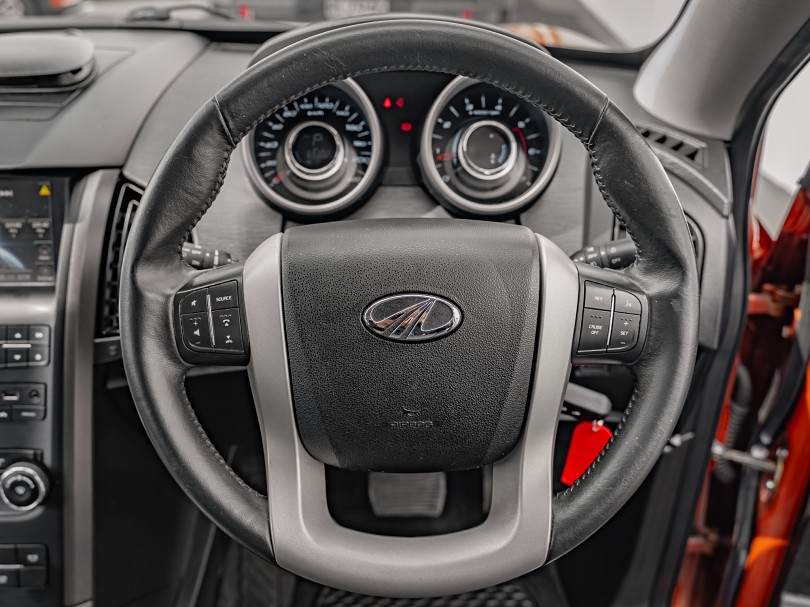 2018 Mahindra XUV500 9