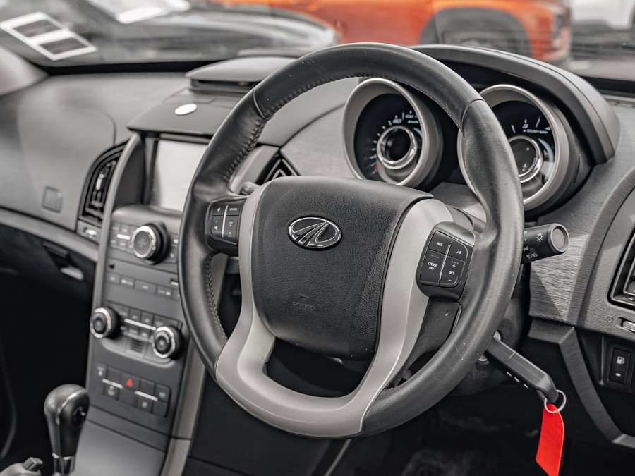 2018 Mahindra XUV500 8