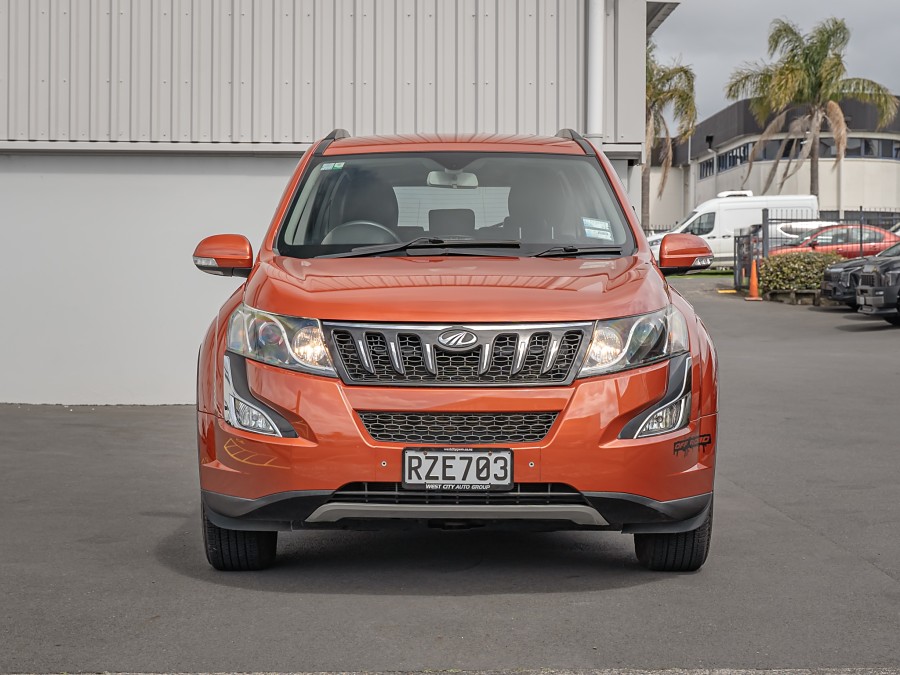 2018 Mahindra XUV500 2