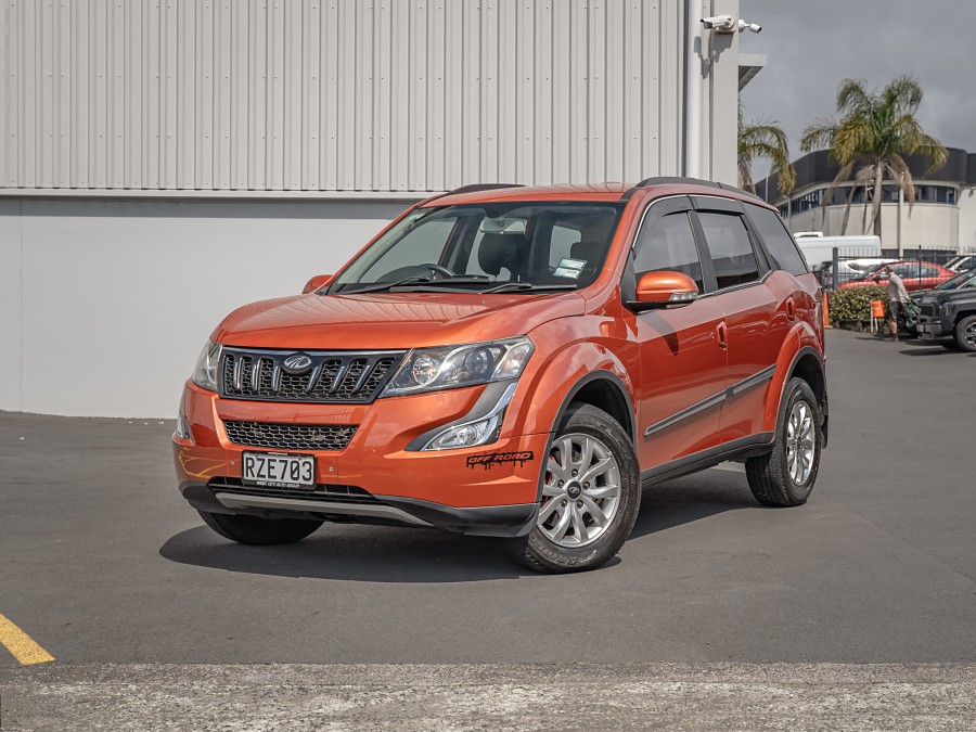 2018 Mahindra XUV500 1