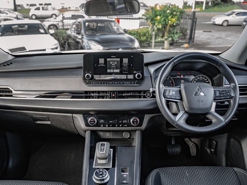 2023 Mitsubishi Outlander 14