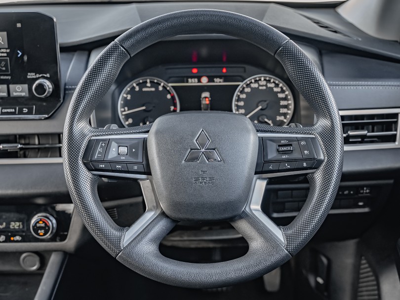 2023 Mitsubishi Outlander 10