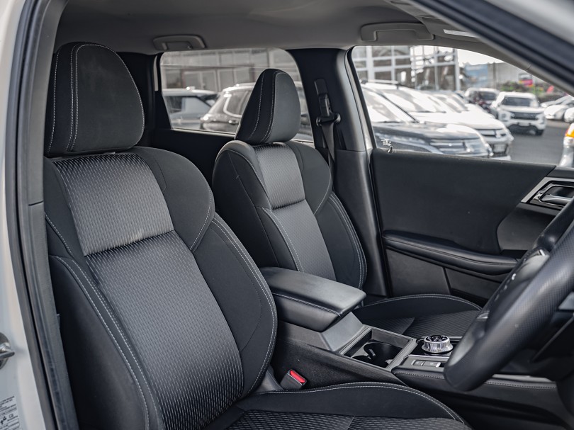 2023 Mitsubishi Outlander 8