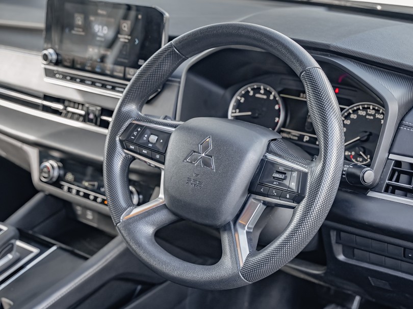 2023 Mitsubishi Outlander 9
